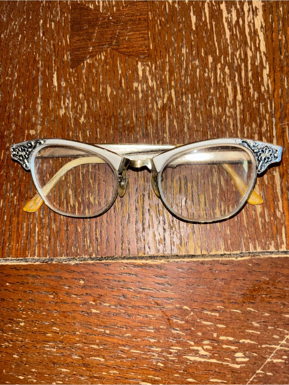 Vintage Cream Cat-Eye Glasses with Decorative Silver Corner Accents